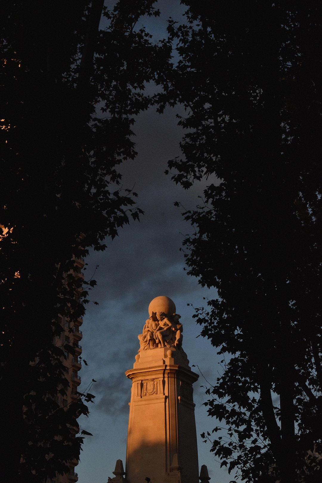 escultura en plaza España
